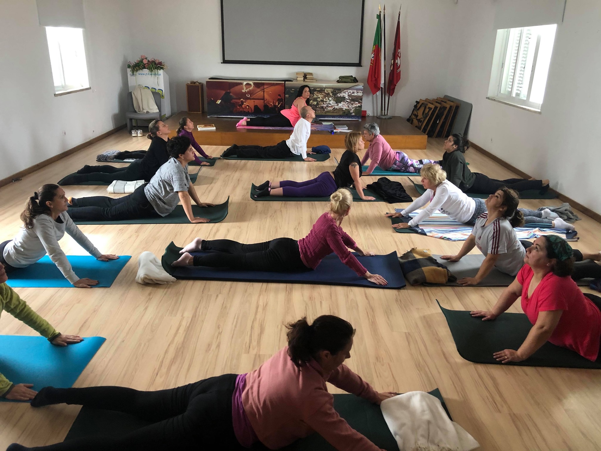 YOGA, com Carla Shivani